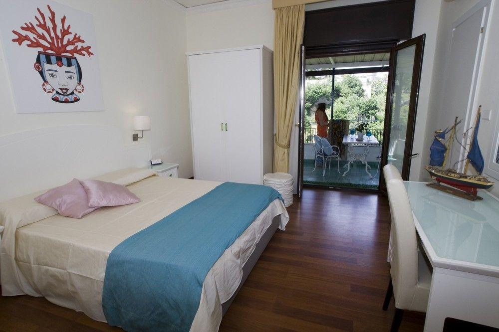Hotel Oriente Vico Equense Buitenkant foto